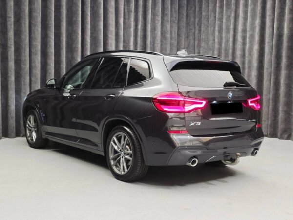 4 BMW X3 xDrive30e M Sport