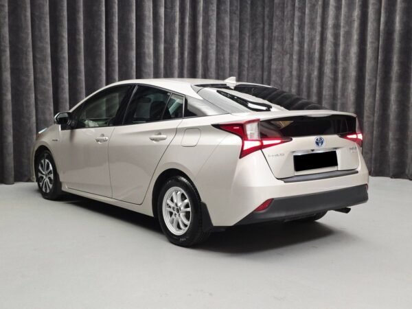 4 Toyota Prius 1.8 VVT-i Hybride AWD-i Actif