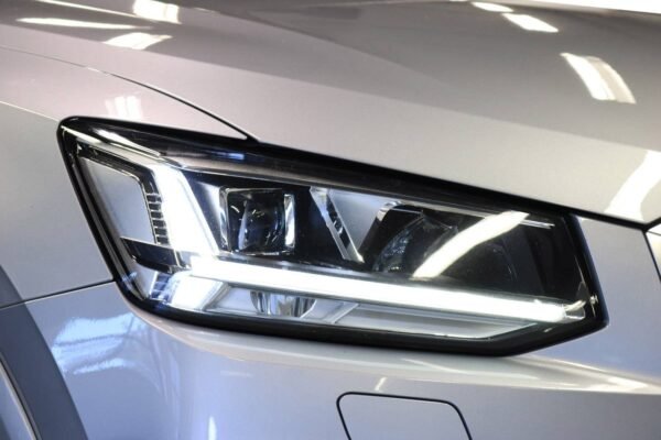 5 Audi Q2 TFSI (ACC/DEFA/Sièges sport/LED/DAB+/Capteur)