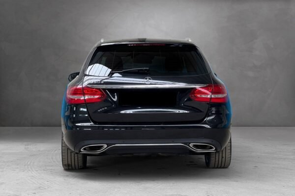 5 Mercedes-Benz Classe C 350 e AMG Line