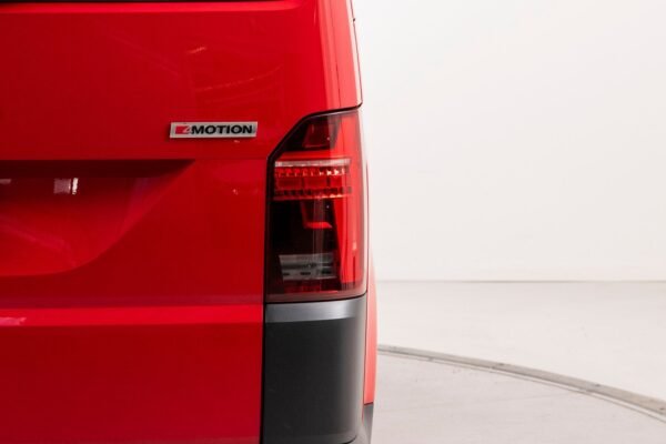 6 Volkswagen Transporter 2.0 TDI 150 ch K Plus 4M | ACC/Crochet/Webasto/Caméra