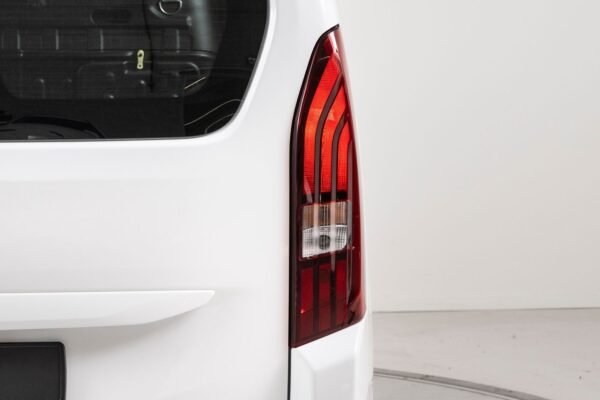 6 Peugeot Partner L1 1.5 BlueHDi 130 EAT8