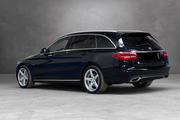 6 Mercedes-Benz Classe C 350 e AMG Line