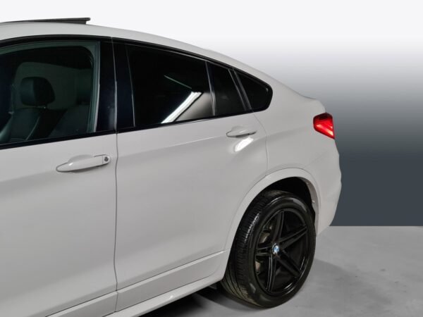 7 BMW X4 xDrive20d M Sport
