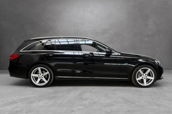 7 Mercedes-Benz Classe C 350 e AMG Line