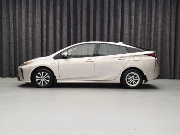 7 Toyota Prius 1.8 VVT-i Hybride AWD-i Actif