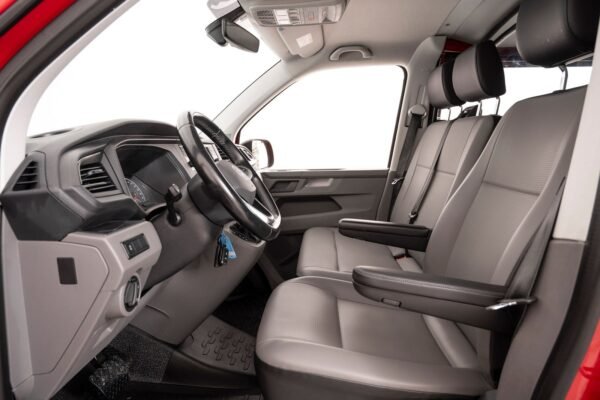 8 Volkswagen Transporter 2.0 TDI 150 ch K Plus 4M | ACC/Crochet/Webasto/Caméra