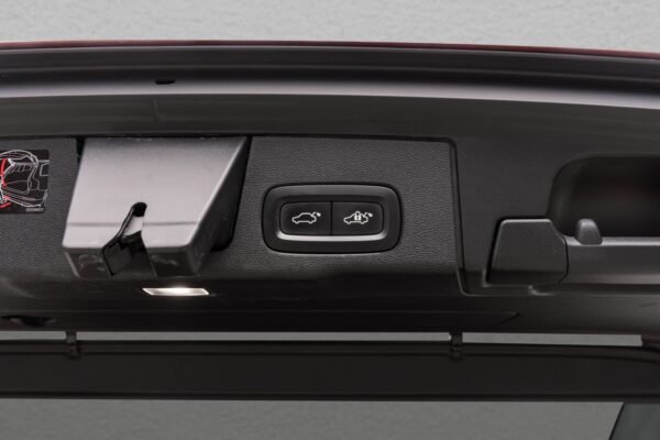 Volvo XC60 T8 AWD R-Design