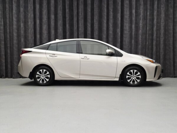 8 Toyota Prius 1.8 VVT-i Hybride AWD-i Actif