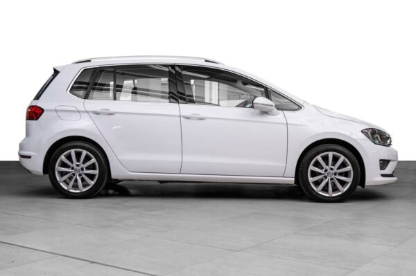 9 Volkswagen Golf 1.4 TSI 150 ch DSG7